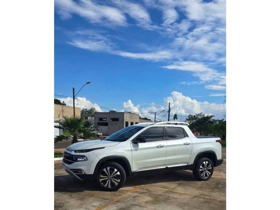 FIAT TORO 2.0 16V TURBO DIESEL VOLCANO 4WD AT9 FIAT TORO 2.0 16V TURBO DIESEL VOLCANO 4WD AT9
